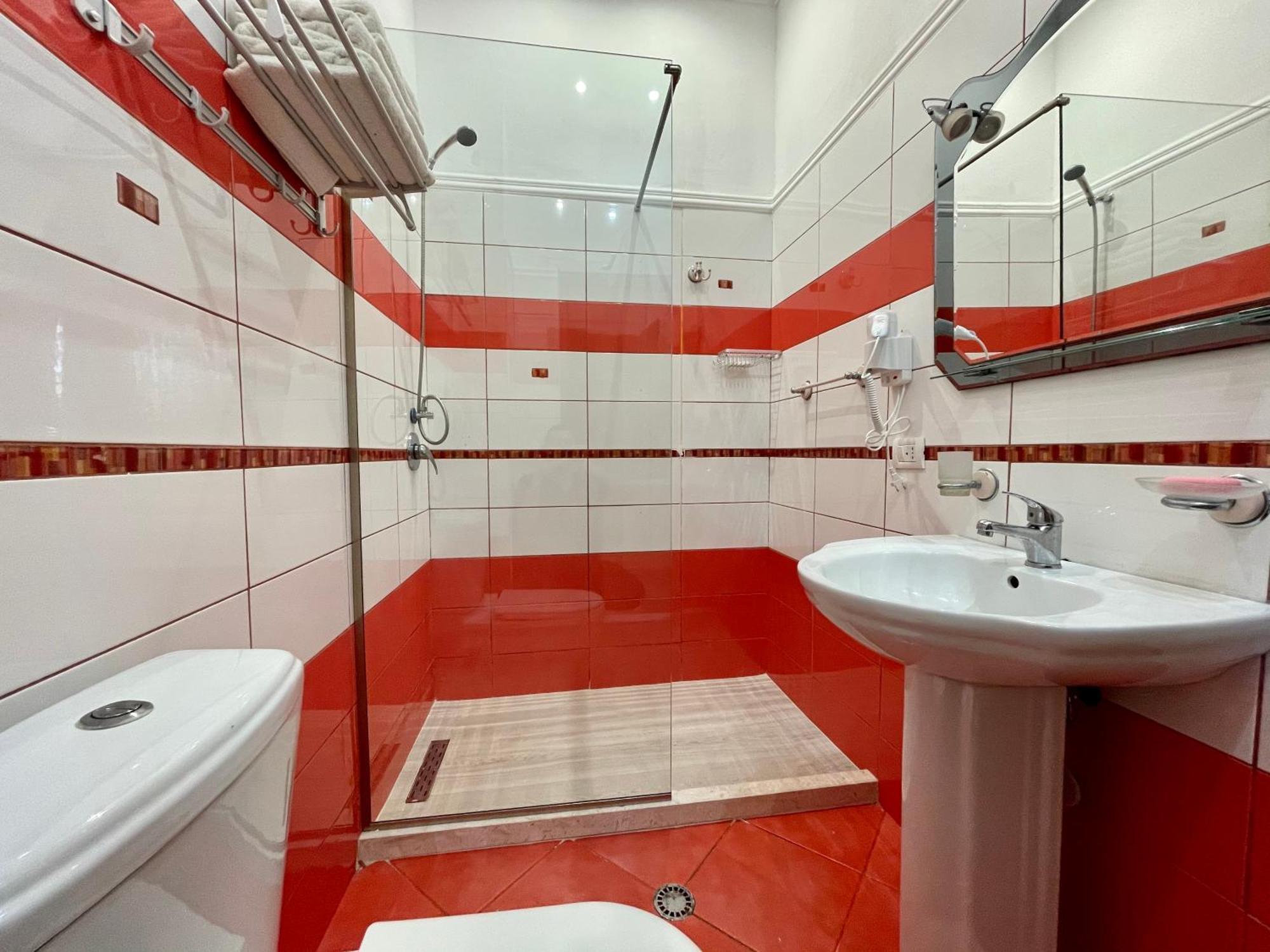 Hotel Benilva Shkallnur